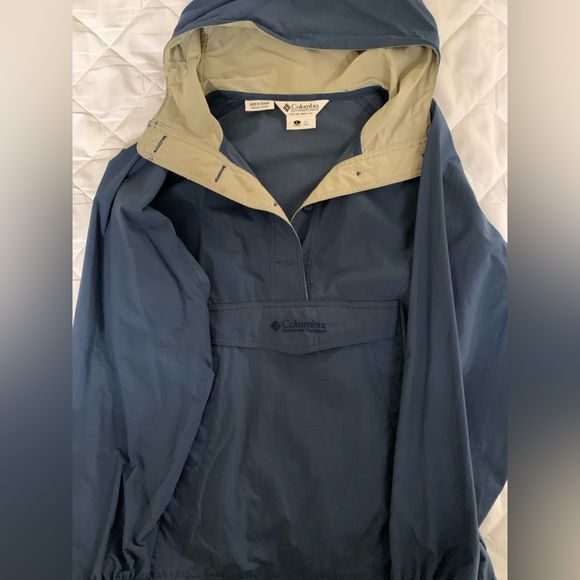 Vintage Women’s Columbia pullover, button up, windbreaker, rain jacket. Blue. - Picture 4 of 4